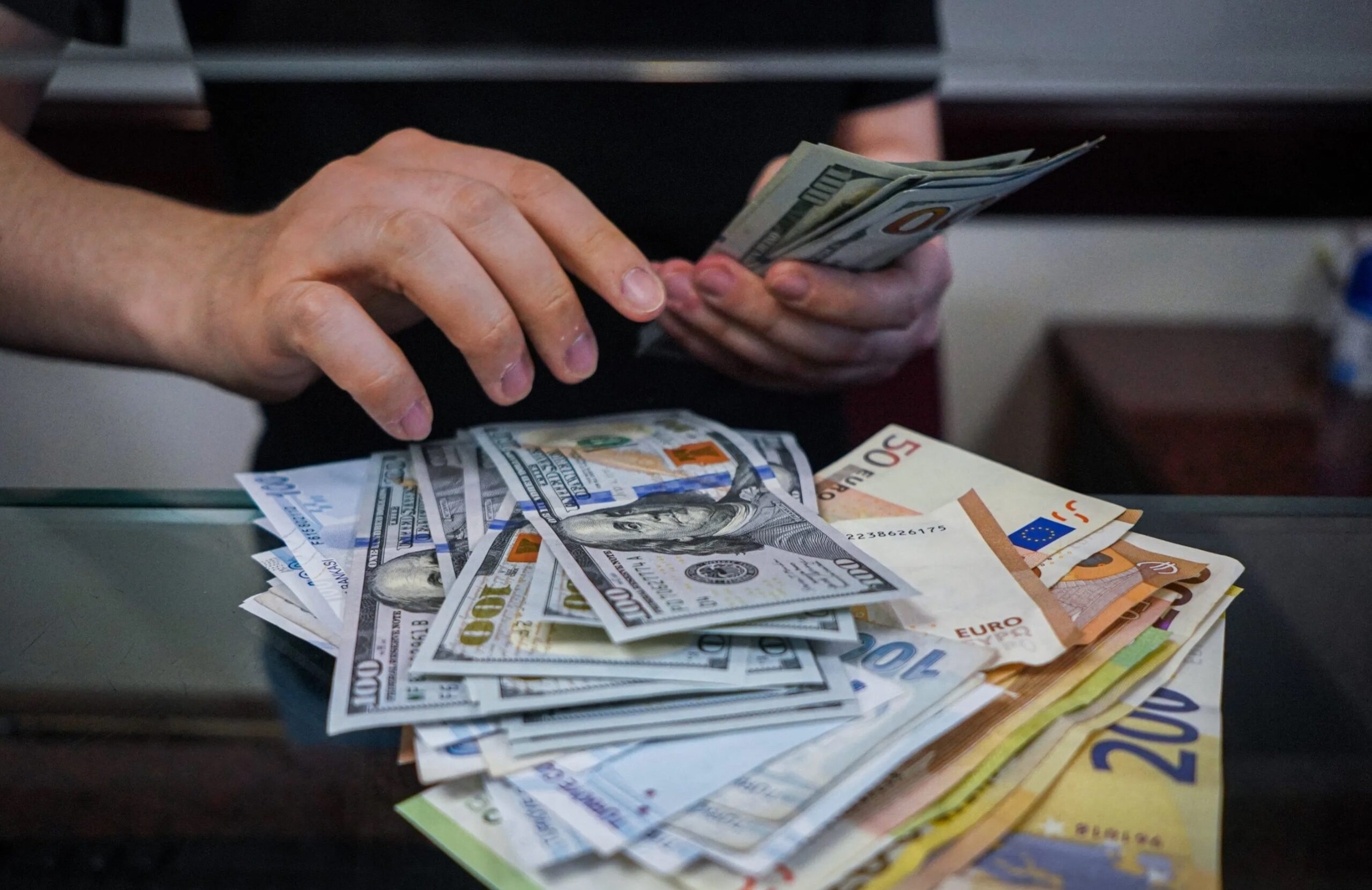 Come cambiare moneta estera in Italia
